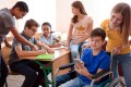 Les enfants scolarisés dans une classe inclusive seraient moins enclins aux préjugés. (Shutterstock)